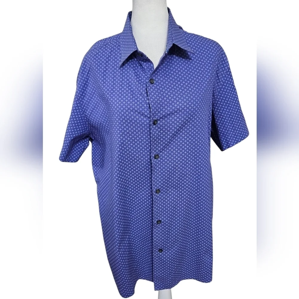 BANANA REPUBLIC Short Sleeve Cotton Stretch Button Up Shirt. Blue/purple. Size L